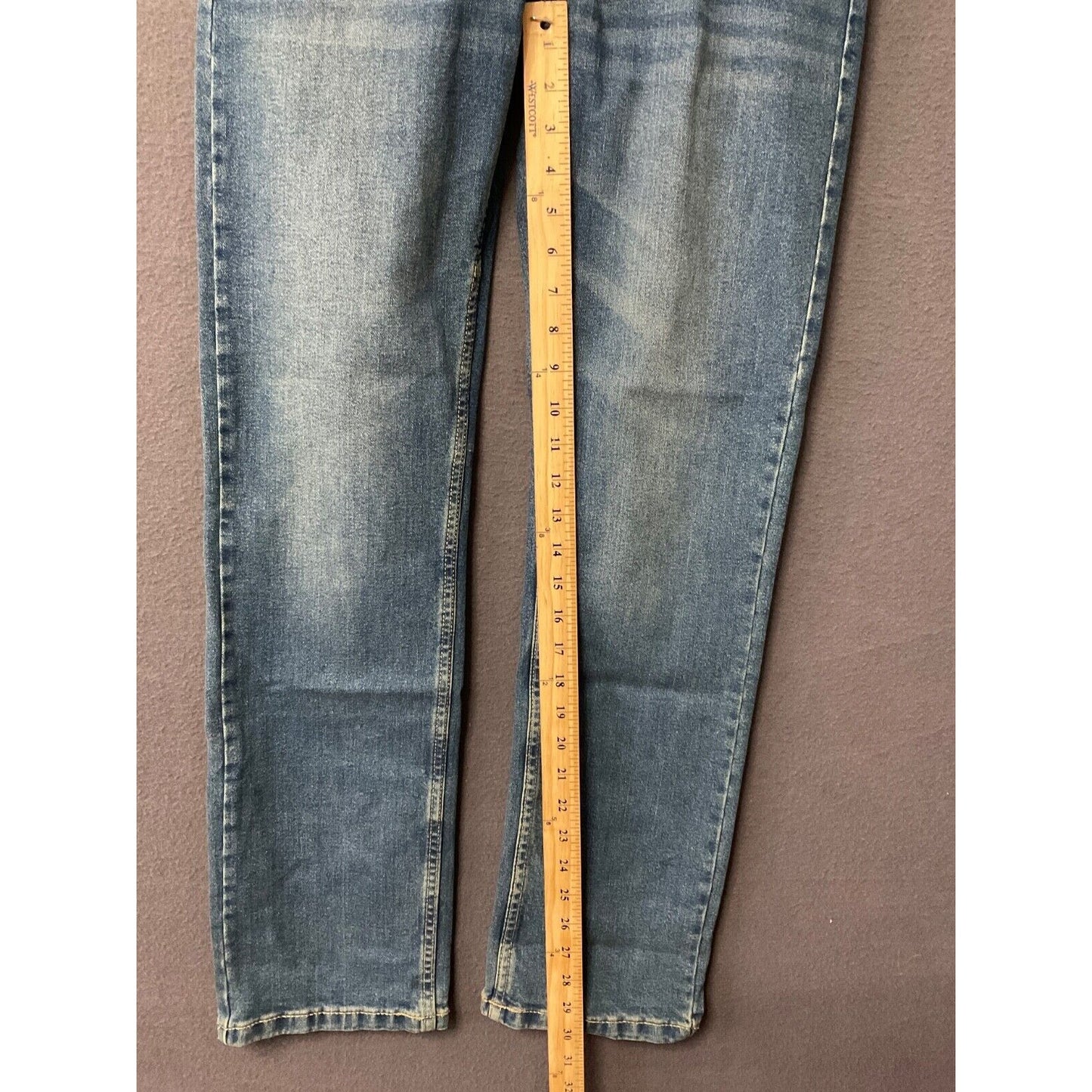 Tommy Hilfiger Boys Size 18 Slim Fit Revolution Jeans Canyon Wash 32X30