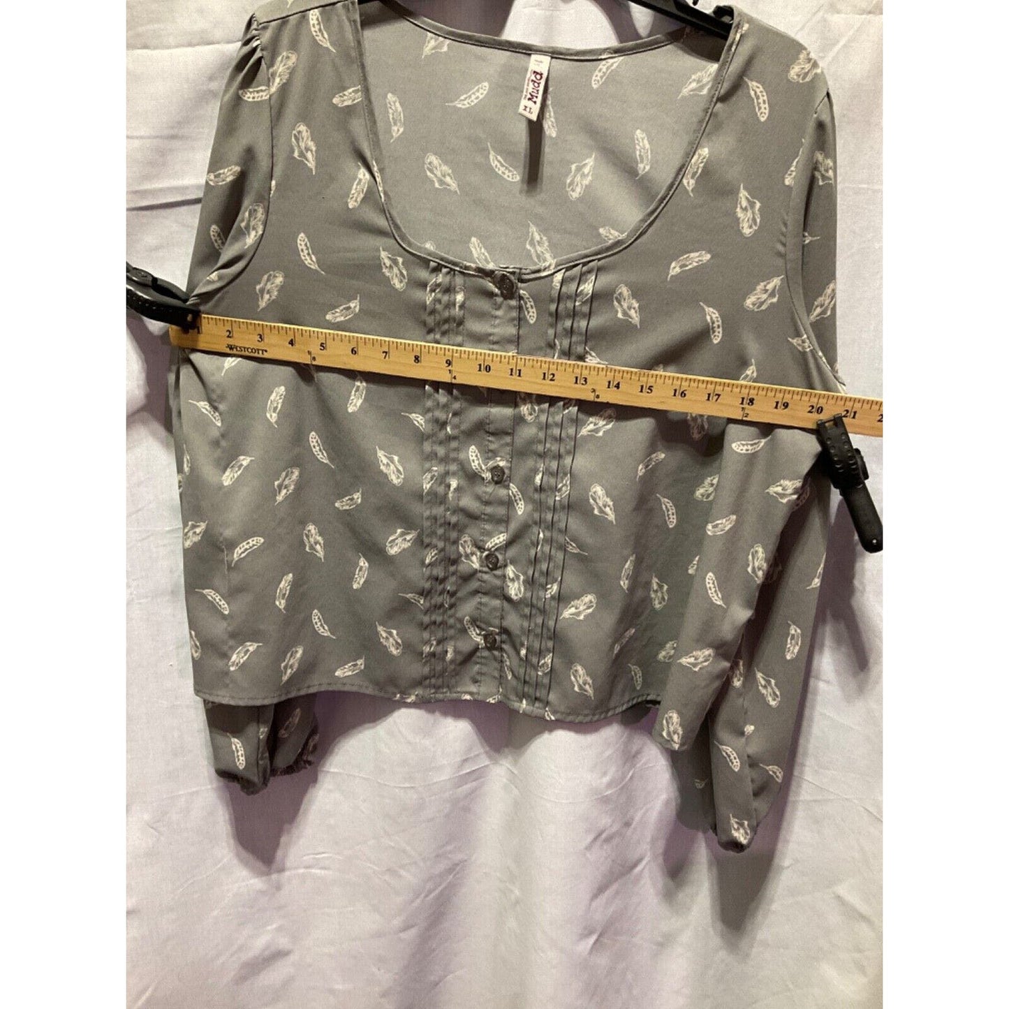 MUDD Women's XL Long Sleeve Top Grey Leaf Design Pleated Lightweight