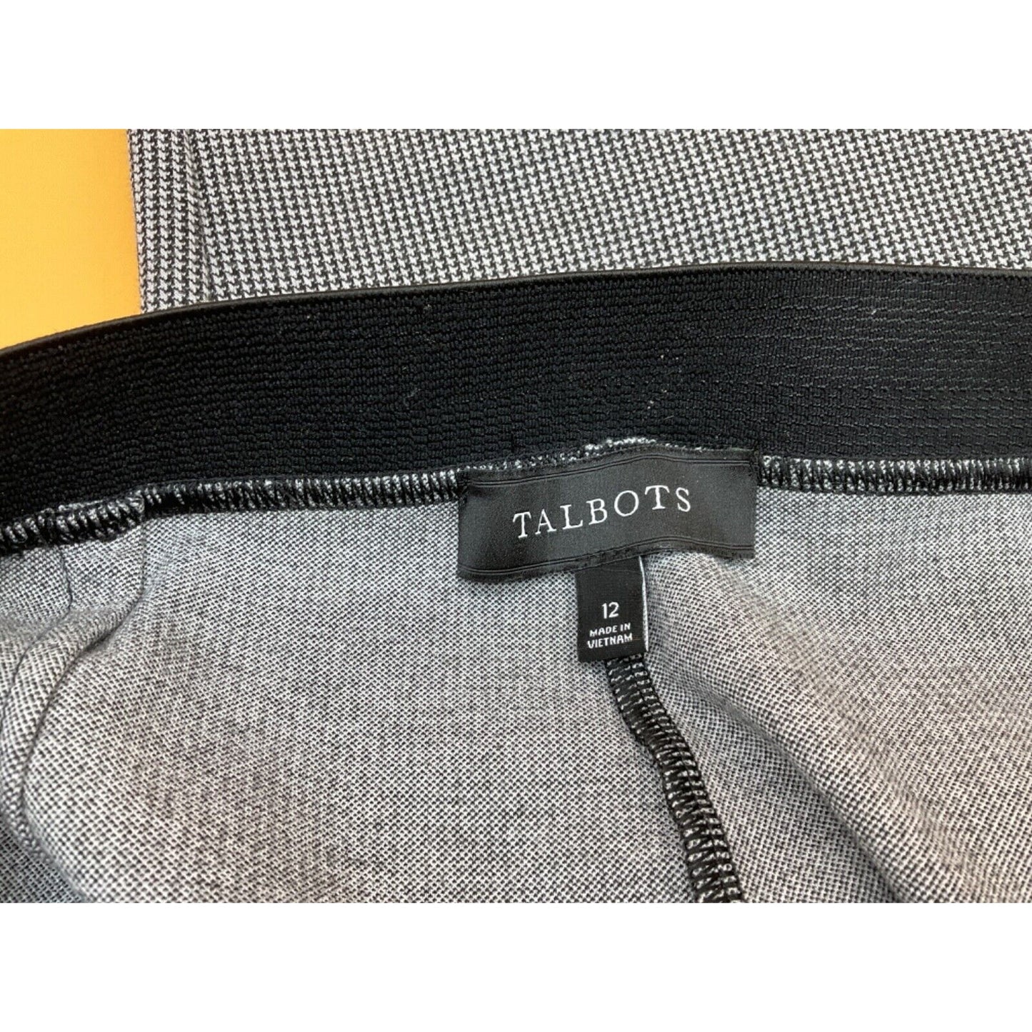 Talbots Pull-On Pants Size 12 32"W 29"L Comfortable and Stretchy Ankle Zipper