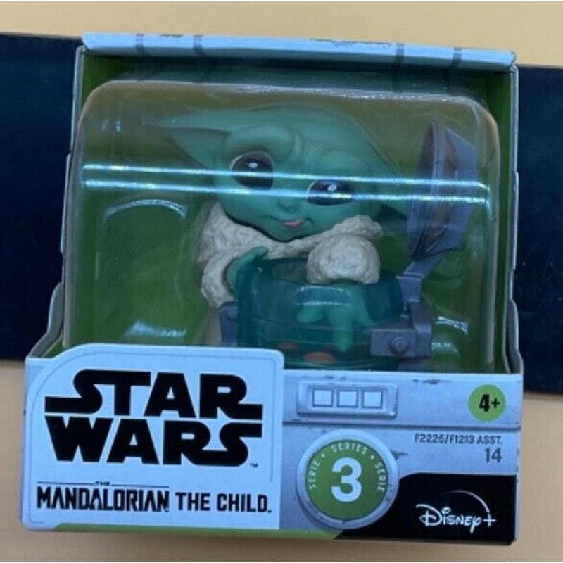 Star Wars Mandalorian #14 The Bounty Collection Series 3 Grogu Hand in Bowl NEW