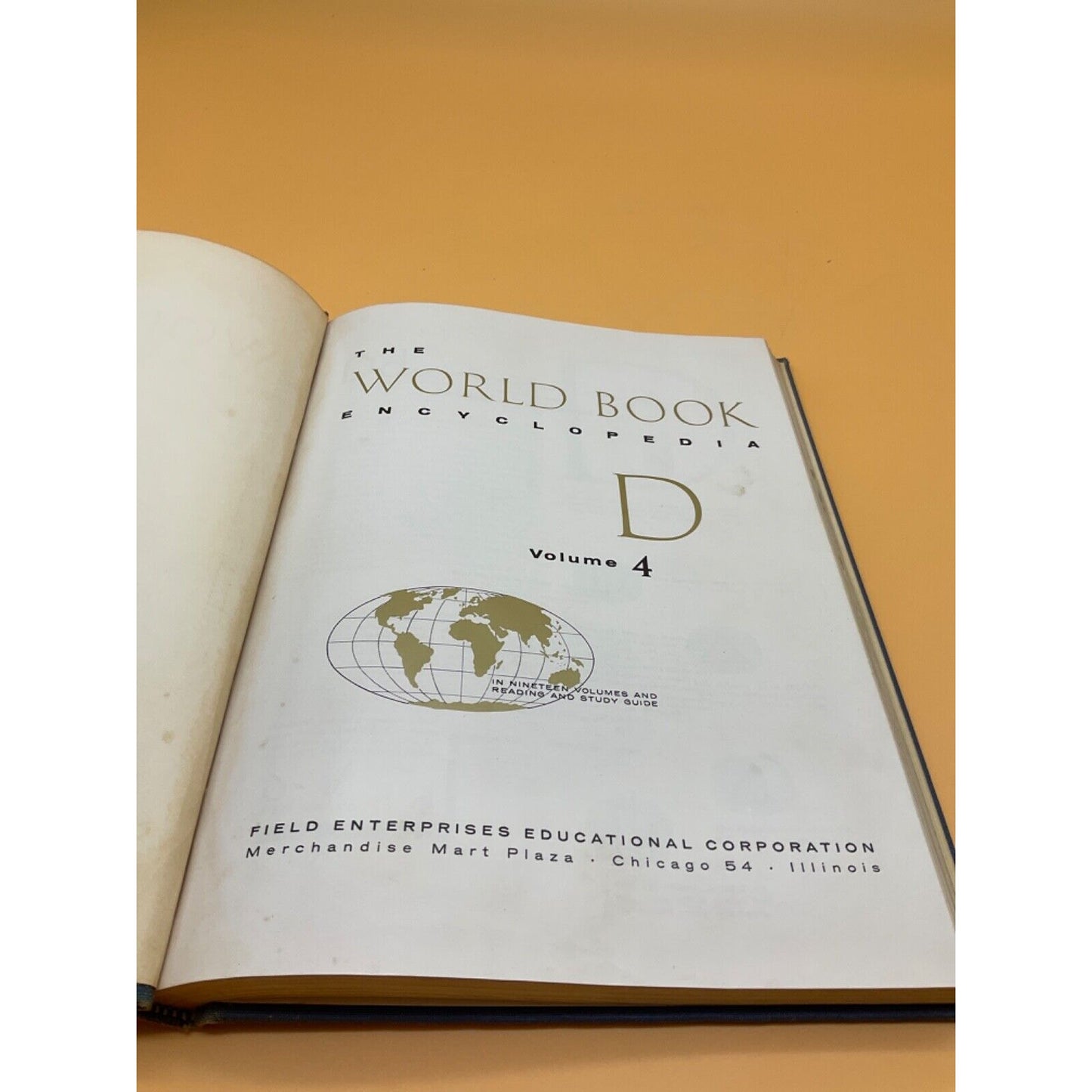 World Book Encyclopedia 1961 "D" Volume 4, Vintage Hard Cover, Collectible