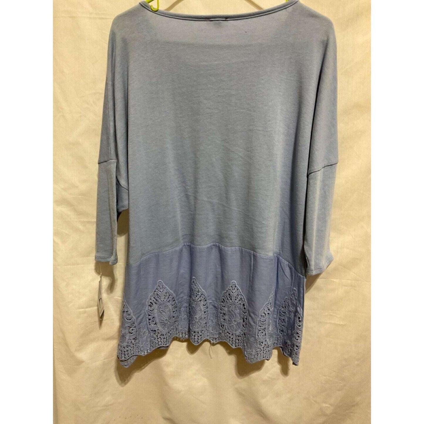 Hannah Women's XL Blue 3/4 Sleeve Top New Tags Embroidered Sweatshirt Material