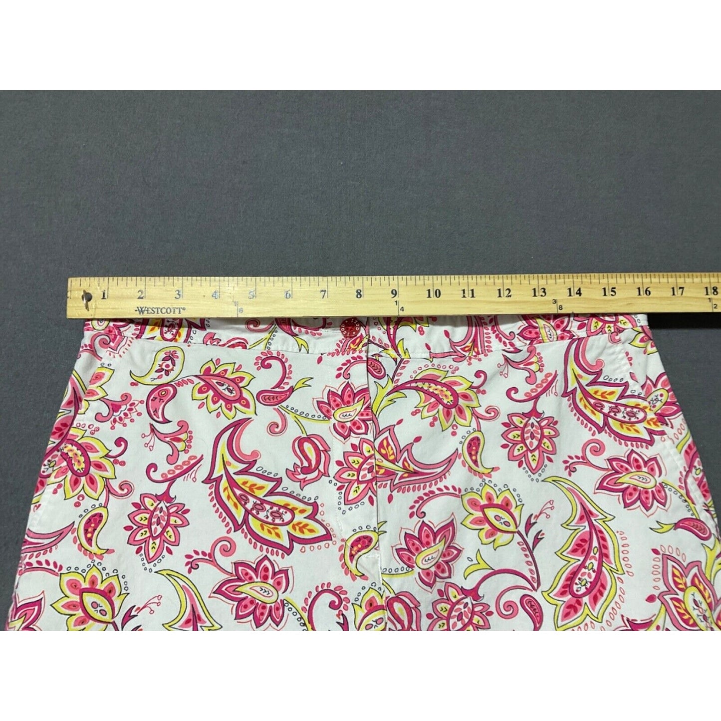 IZOD Ladies Stretch Paisley Capri Pants Size 10 Pink Floral Cotton