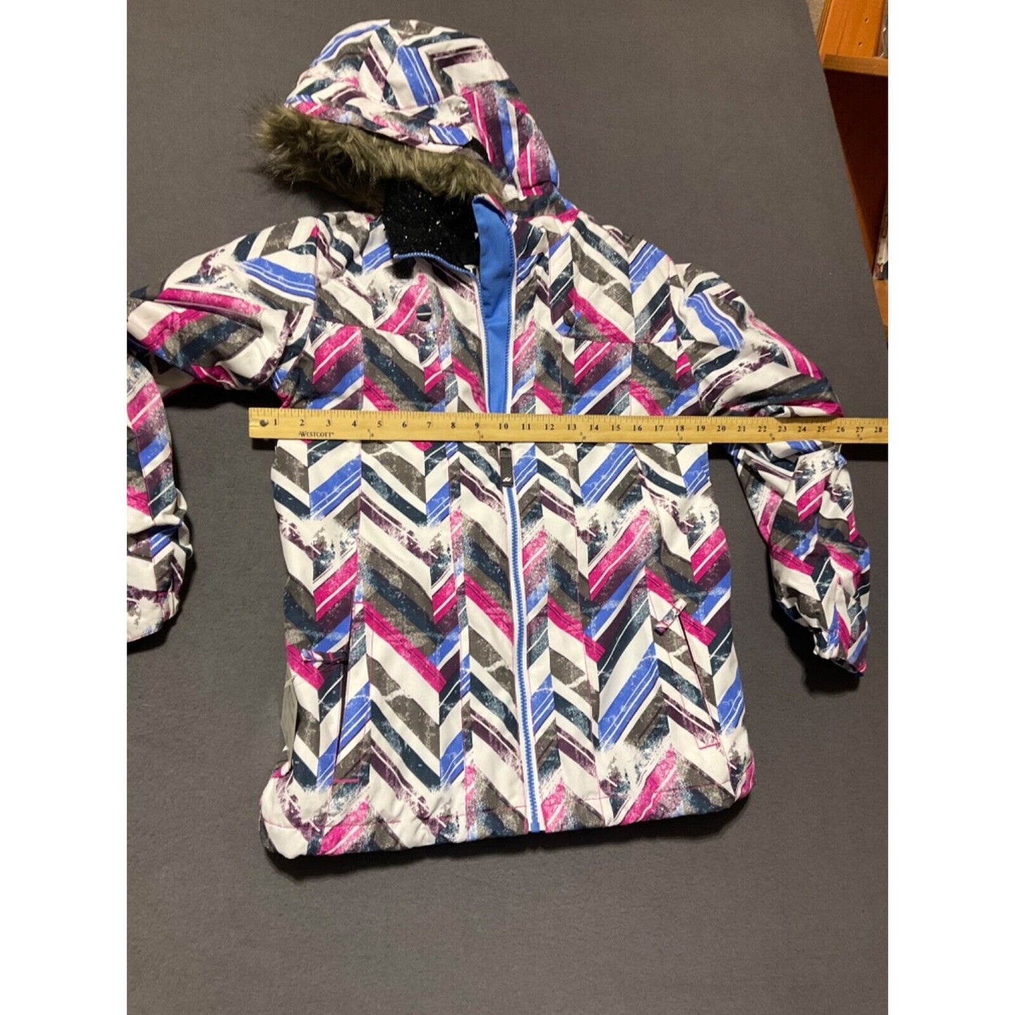 Ride Malibu Girls Youth Medium Snowboard Jacket Chevron Print - New With Tags