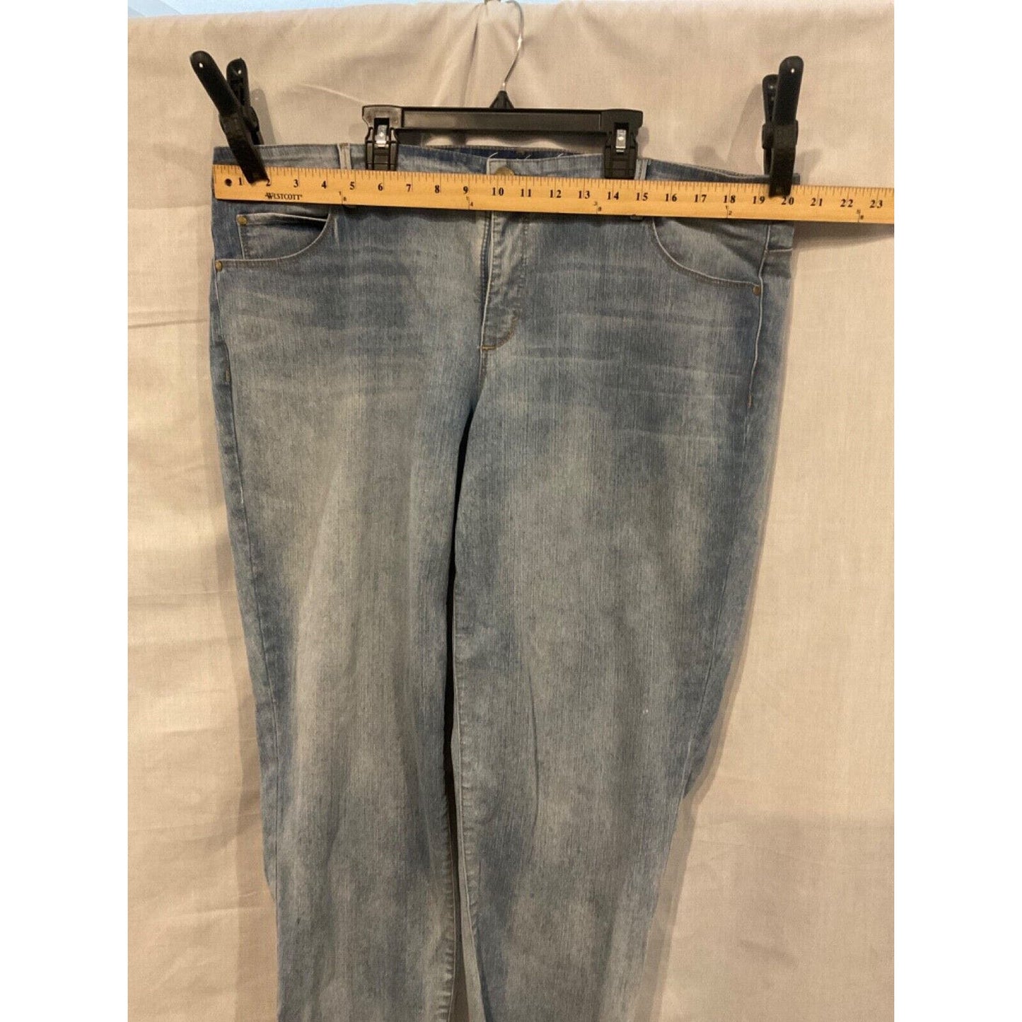 Gloria Vanderbilt 18W Jeans, Light Blue, Embellished Back Pockets