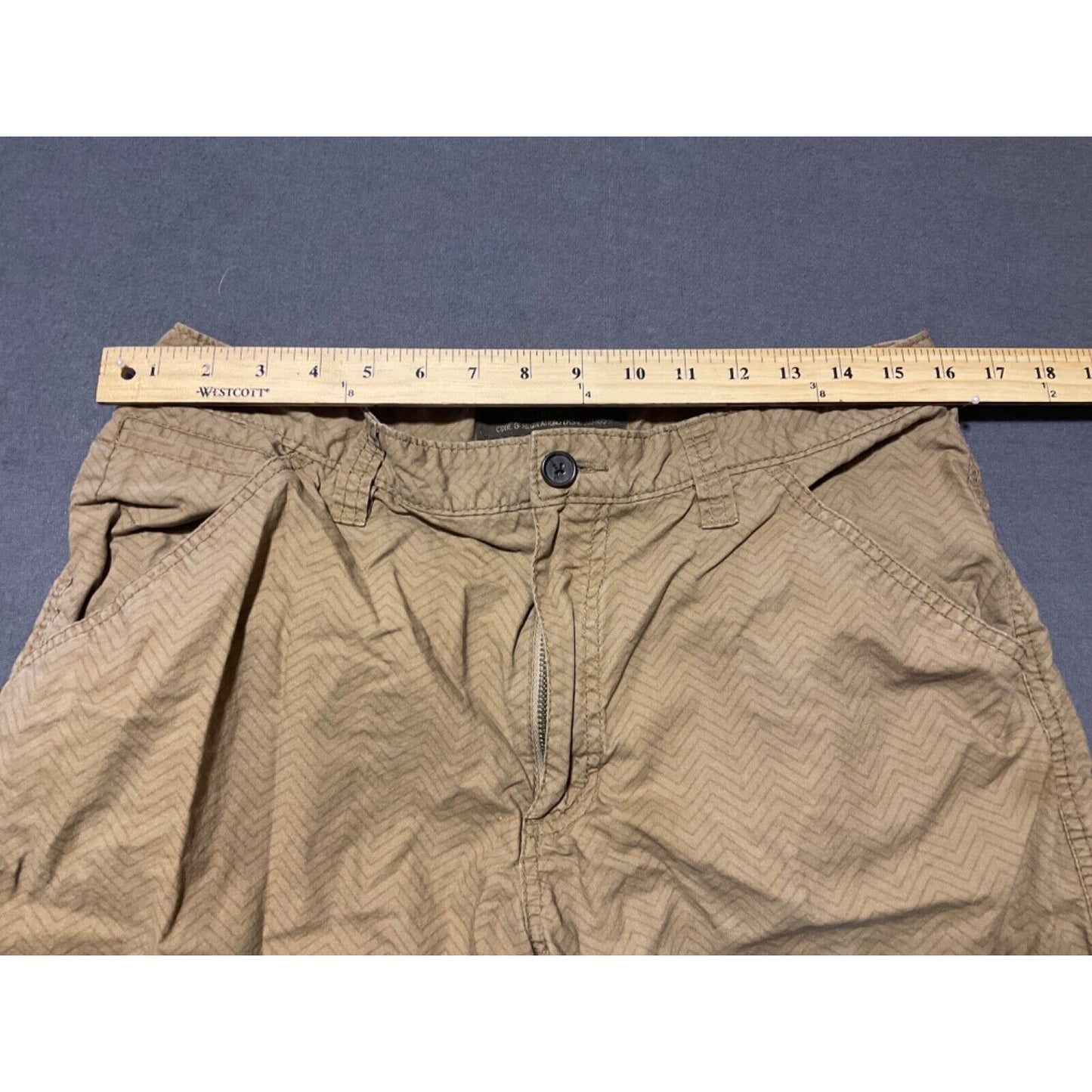 Old Navy Surplus Chino Shorts Size 33 Brown, 5 Pockets, 11" Inseam Angle Design